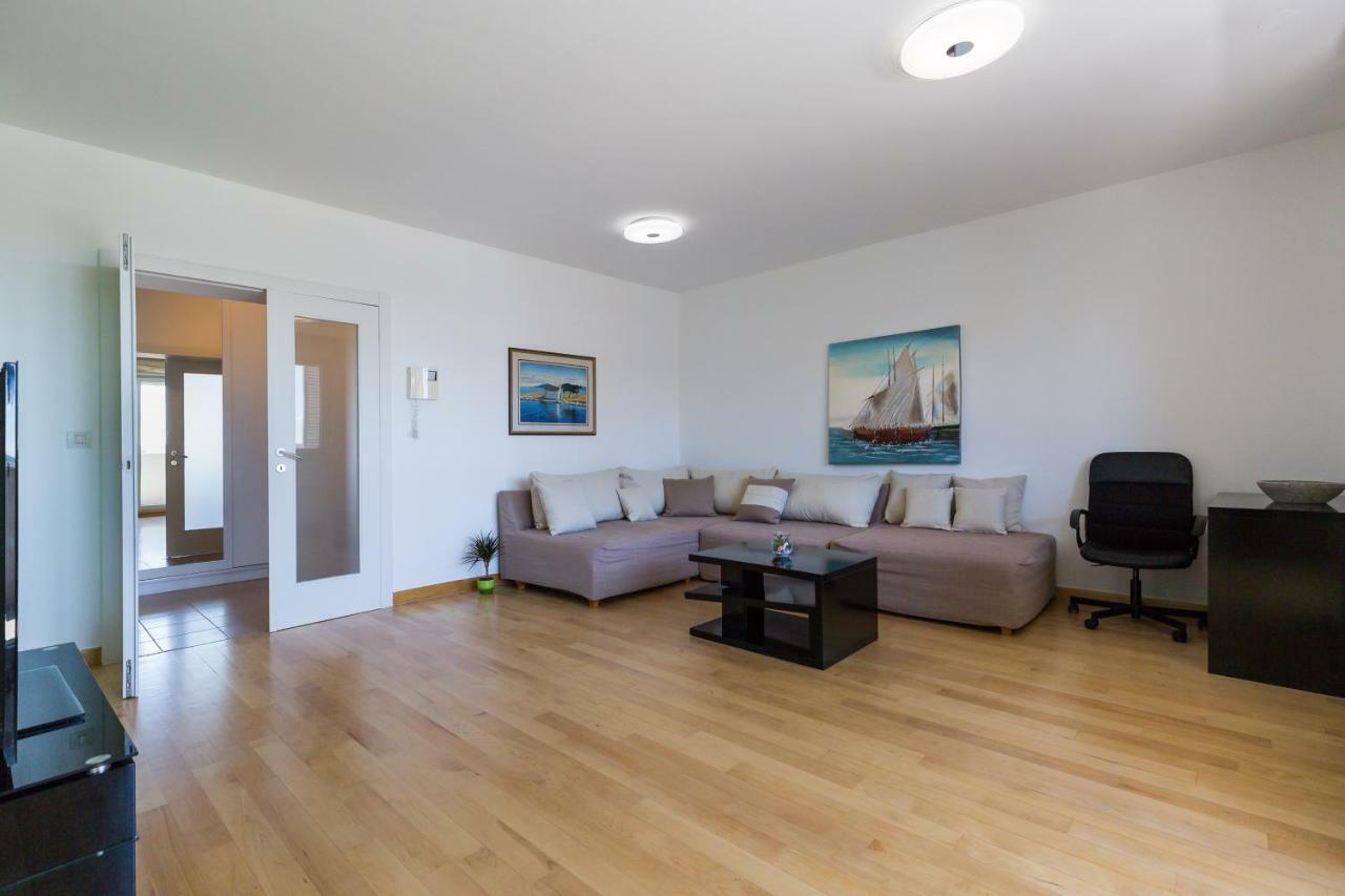 Apartment Pavic - Private Parking Zara Esterno foto