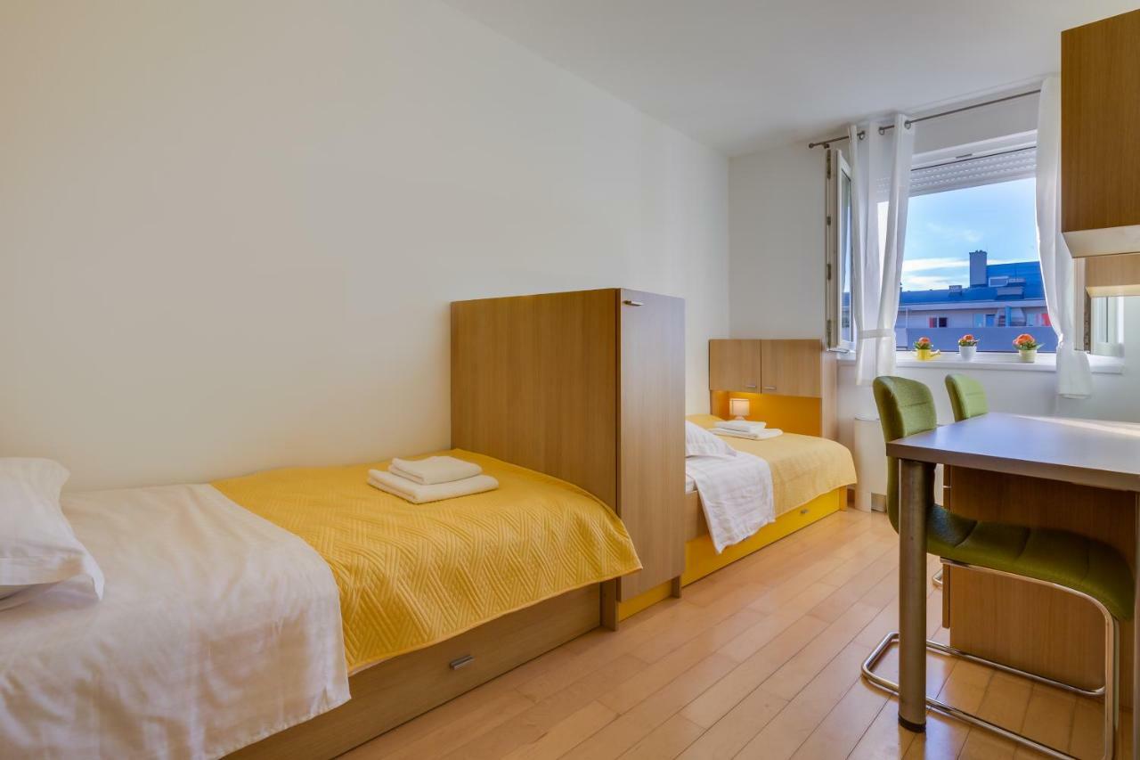 Apartment Pavic - Private Parking Zara Esterno foto