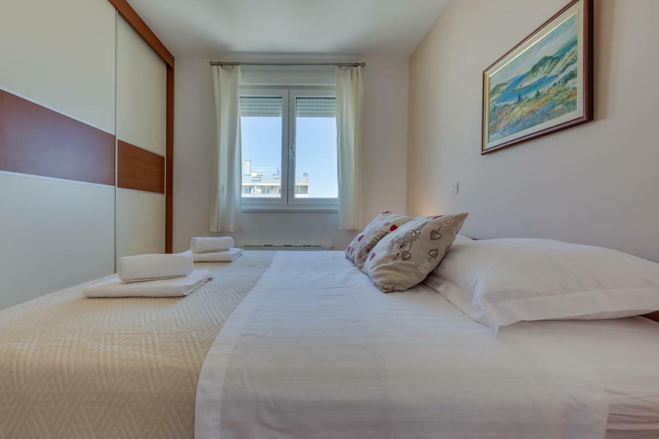 Apartment Pavic - Private Parking Zara Esterno foto