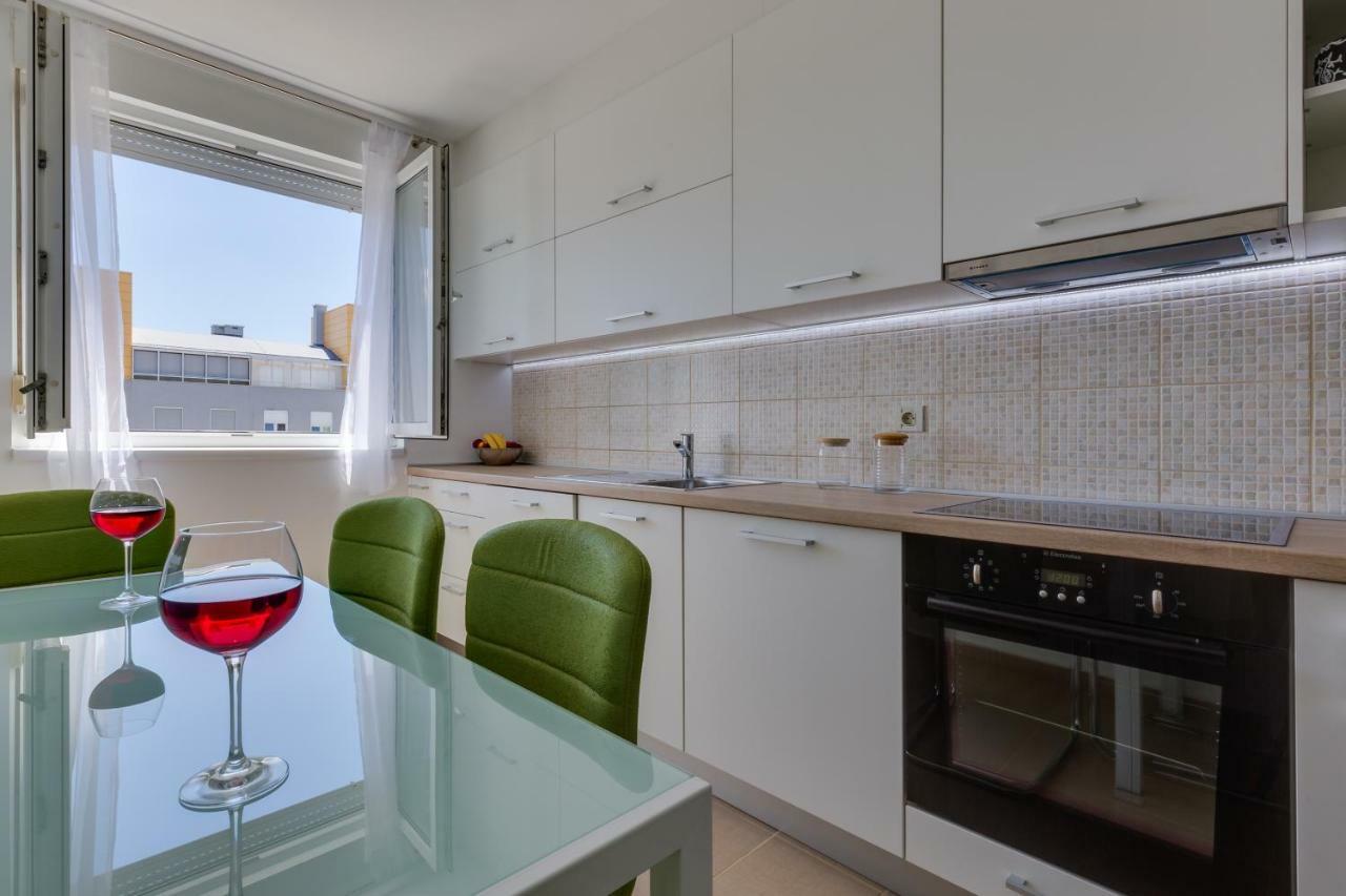Apartment Pavic - Private Parking Zara Esterno foto
