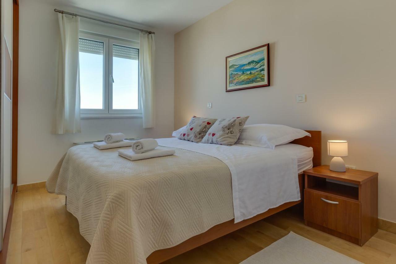 Apartment Pavic - Private Parking Zara Esterno foto
